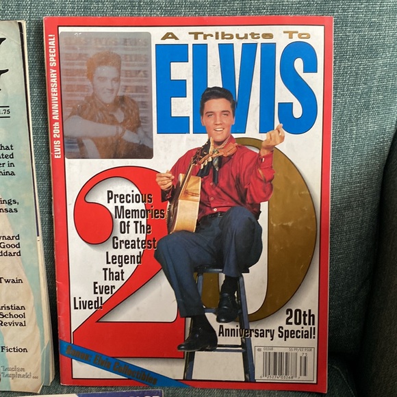 5 Retro Elvis Magazines with excellent photos and articles - Picture 2 of 12